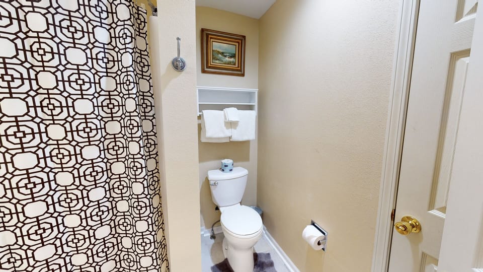 BATHROOM 3