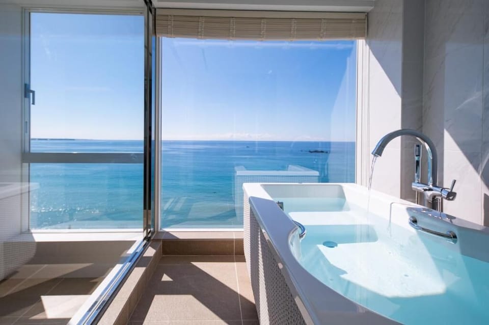 Separate tub and shower, rainfall showerhead, free toiletries