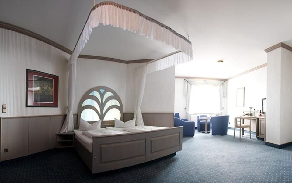 Deluxe Double Room | Individually furnished, desk, laptop workspace, iron/ironing board