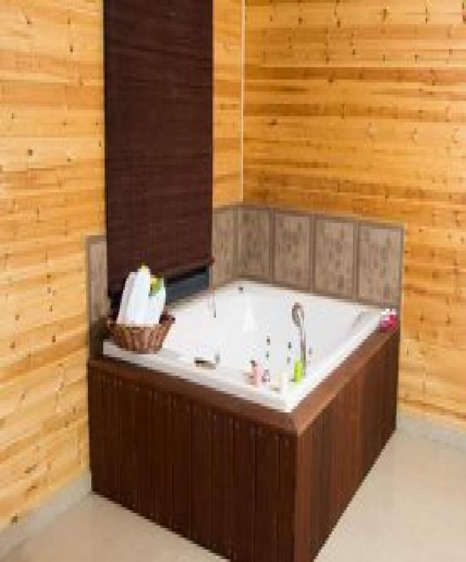 Private spa tub