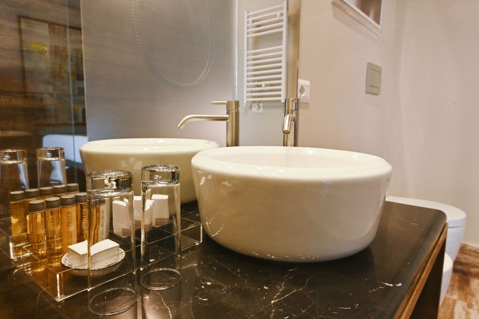 Bathroom sink