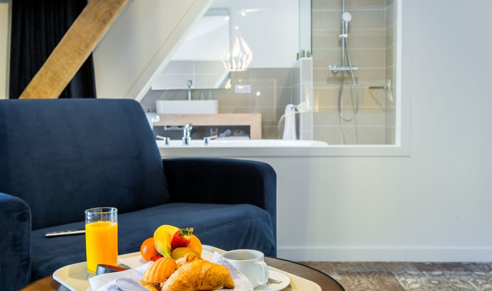 Luxury Suite | Soundproofing, free WiFi, bed sheets