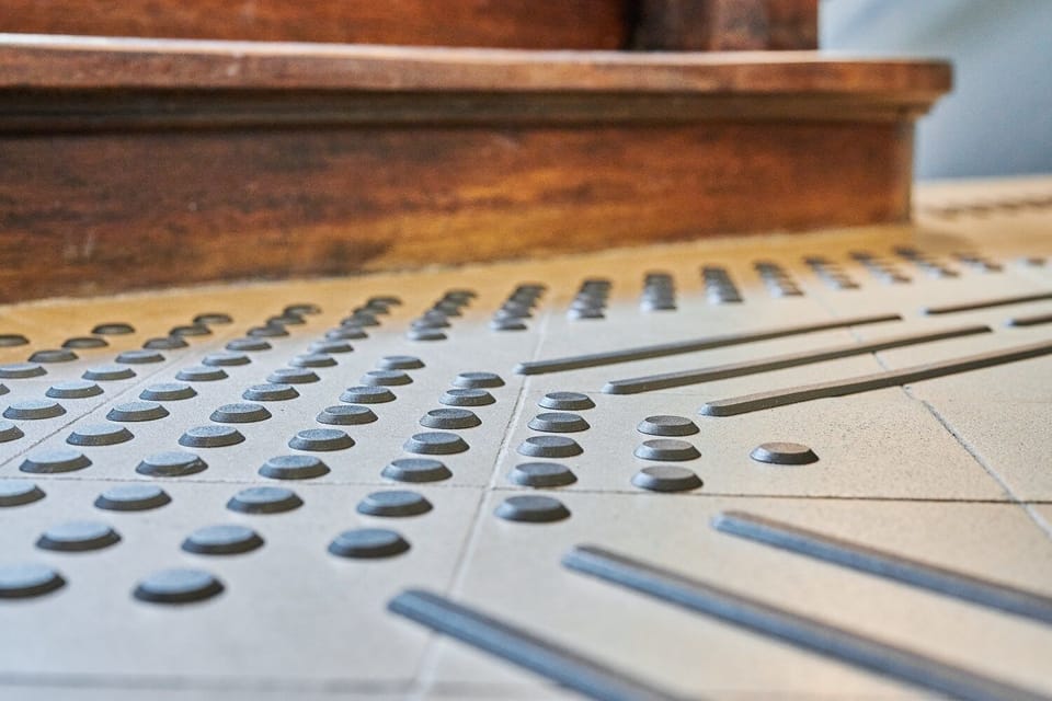 Handrails in hallways