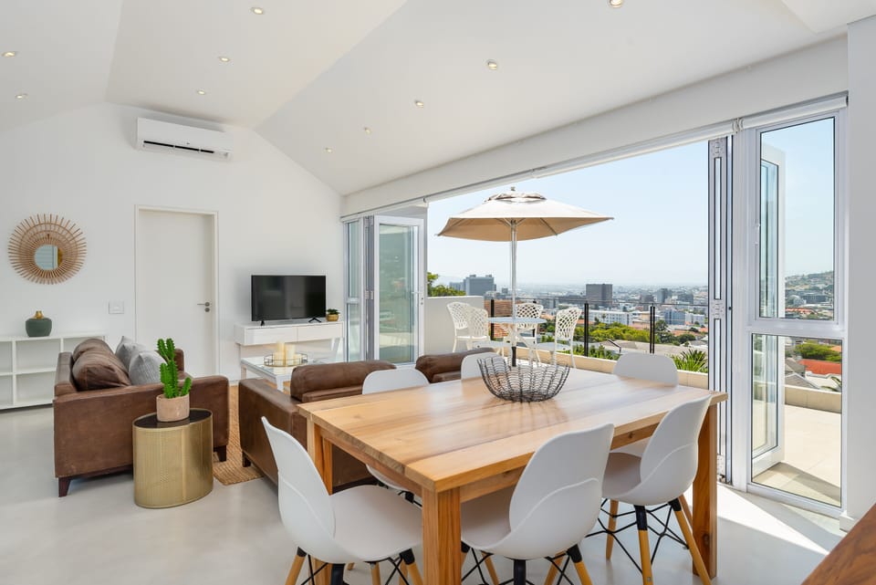 Grand House, 2 Bedrooms | In-room dining