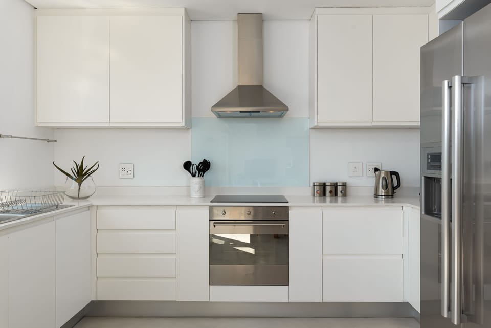Grand House, 2 Bedrooms | Private kitchen | Full-size fridge, microwave, oven, stovetop