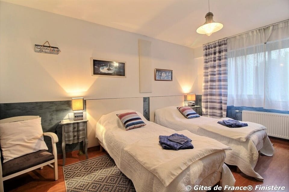 Standard Twin Room (Cap à l'ouest) | Individually decorated, individually furnished, desk, iron/ironing board