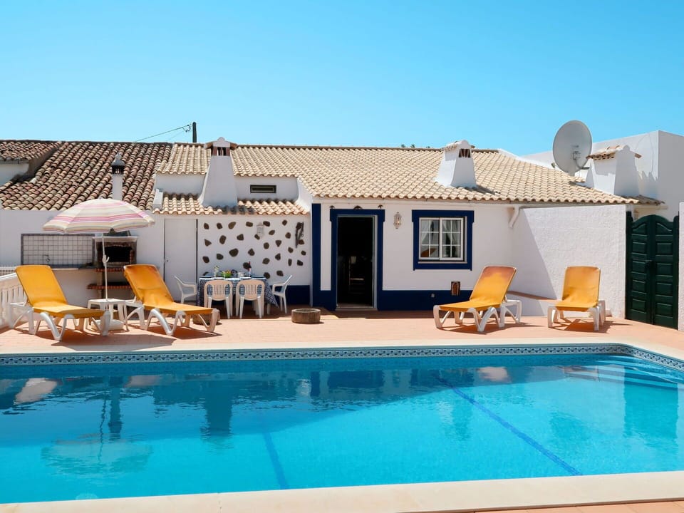 Property, House, Swimming Pool, Building, Real Estate, Home, Vacation, Villa, Resort, Roof