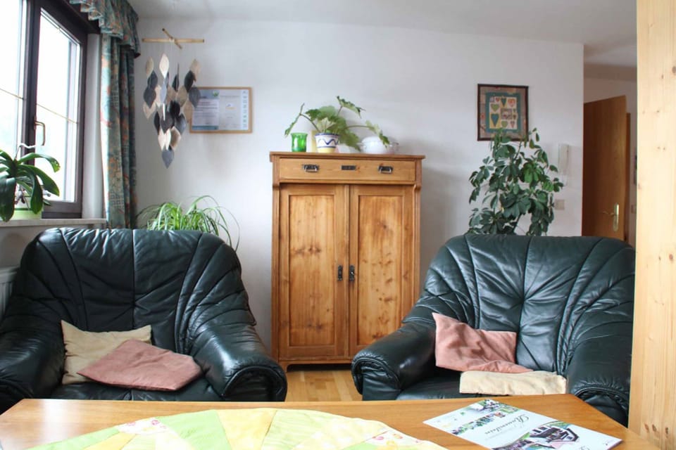 1-inch flat-screen TV with cable channels, TV, table tennis
