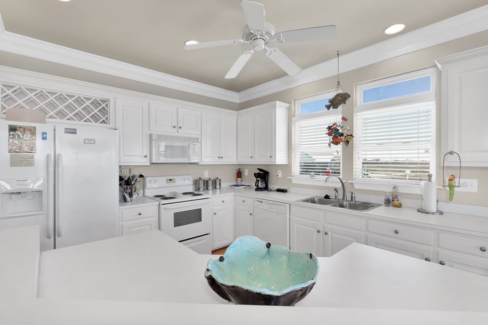 17 TraMarLis Kitchen Full Equipped.jpg