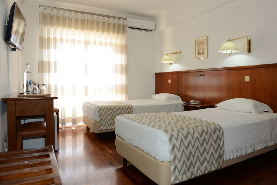 Twin Room, Non Smoking | Cribs/infant beds, free WiFi, bed sheets