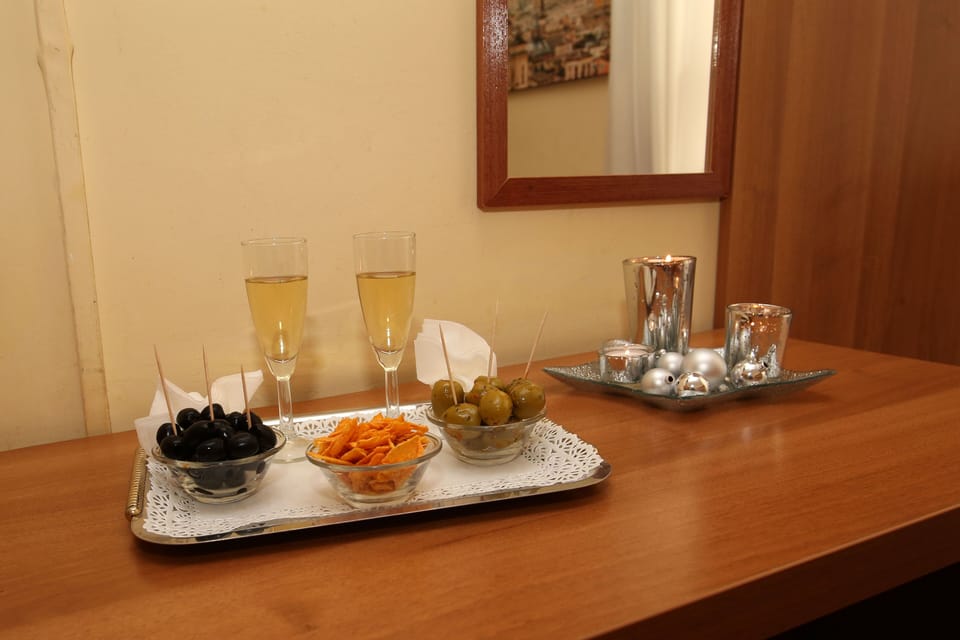 Comfort Triple Room | In-room dining