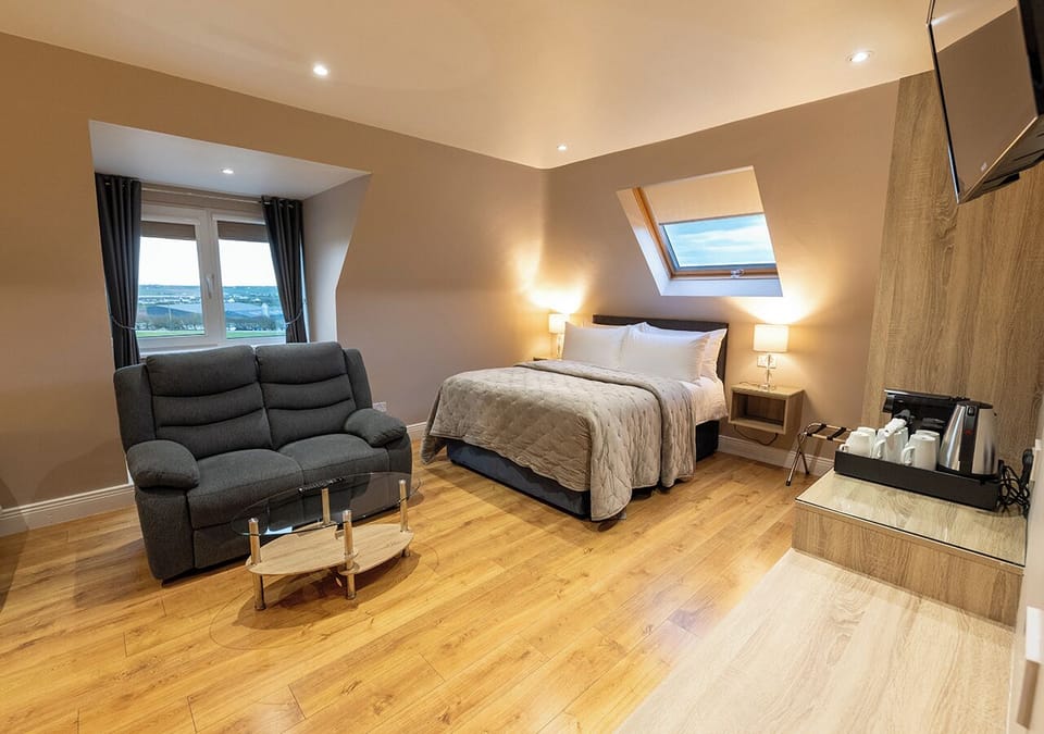 Mini Family Room Sea View | 7 bedrooms, Egyptian cotton sheets, premium bedding, memory foam beds