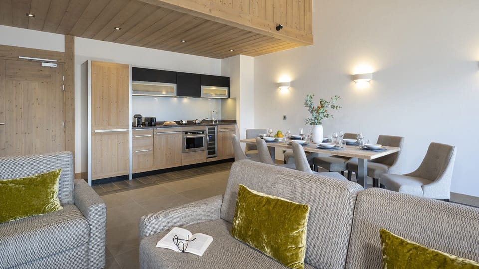 Apartment (Suite) | Living area | 30-inch flat-screen TV with satellite channels, TV