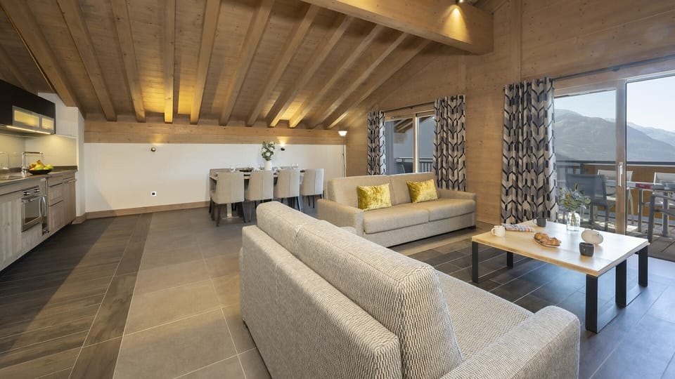 Executive Apartment (Suite) | Living area | 30-inch flat-screen TV with satellite channels, TV