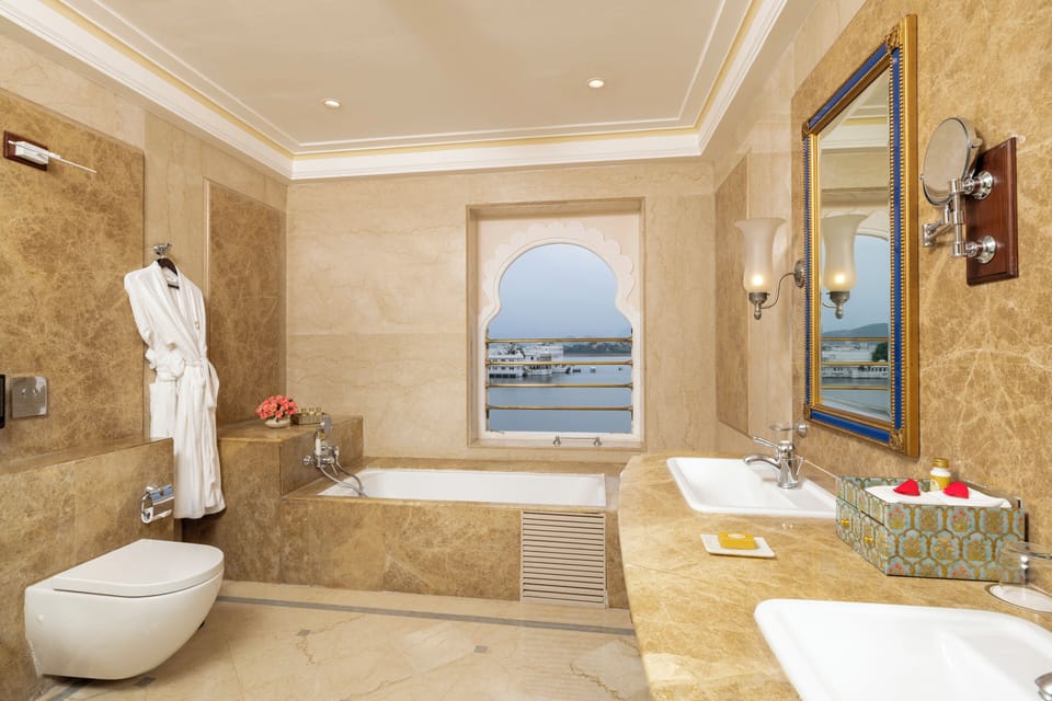 Royal Suite Lake View | Bathroom | Combined shower/tub, jetted tub, free toiletries, hair dryer