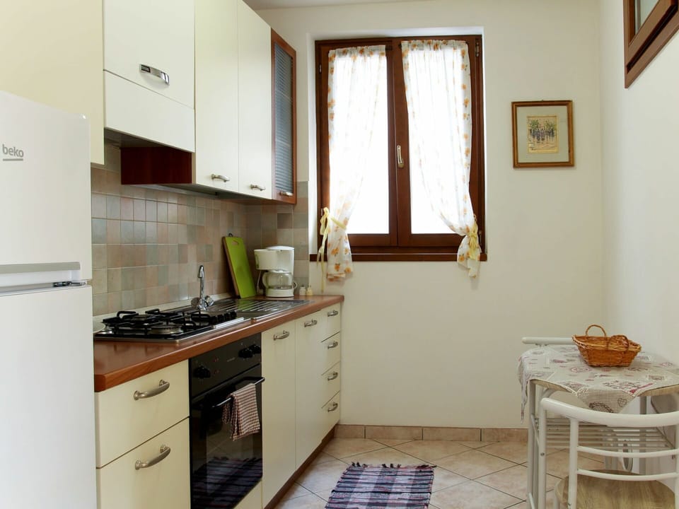 Room, Interior Design, Property, Floor, Flooring, Drawer, Cabinetry, Major Appliance, Interior Design, Kitchen