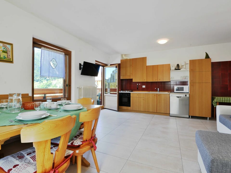 Room, Property, Furniture, Building, Interior Design, House, Real Estate, Floor, Ceiling, Kitchen