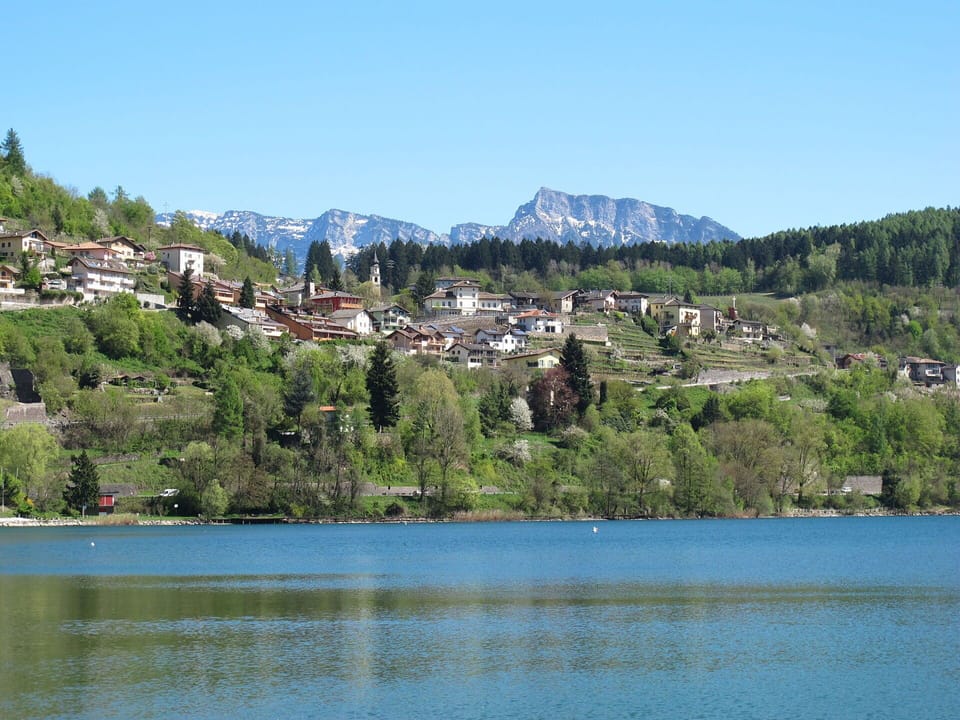 Water, Sky, Mountain, Water Resources, Azure, Natural Landscape, Plant, Lake, Tree, Highland