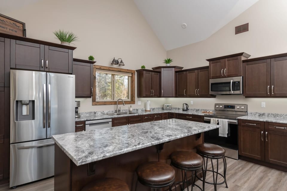 Summit View Cabin Rental (1744)