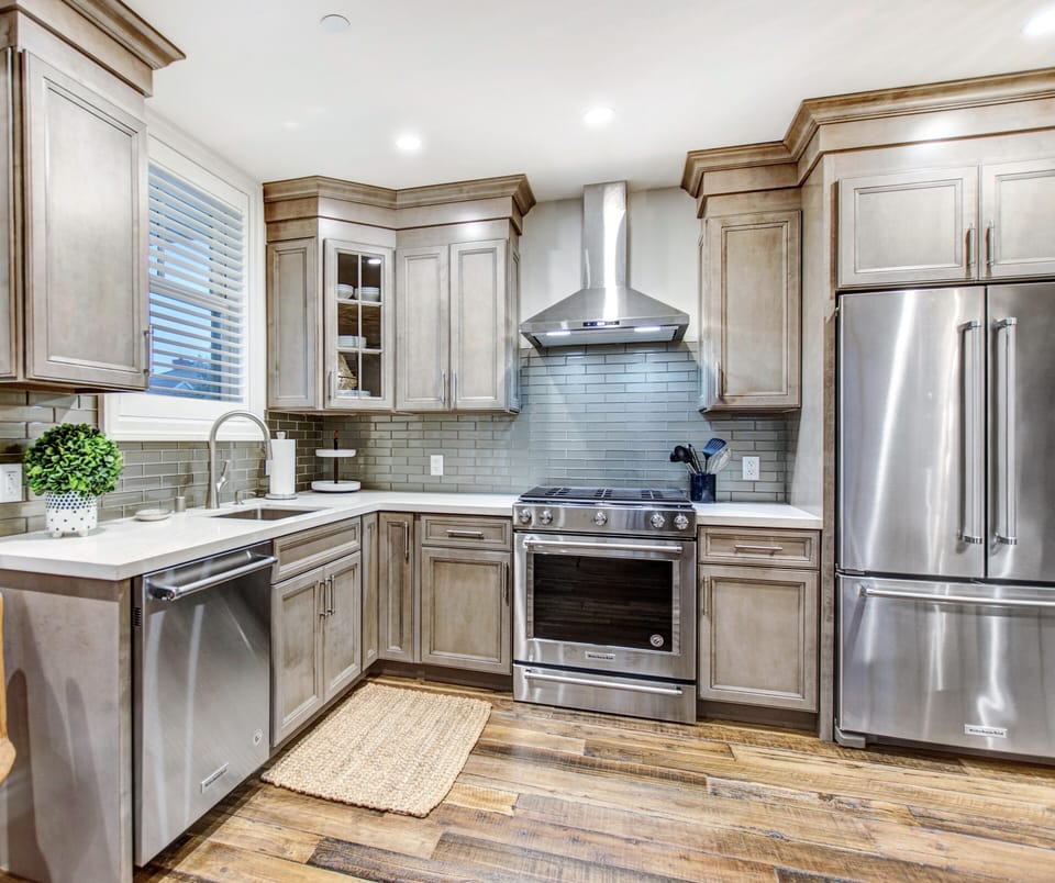 Gourmet Kitchen/Brand New Commercial Appliances