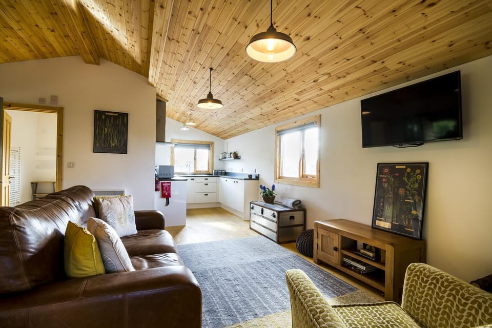 Laurel Lodge - 2 Bedroom Log Cabin - St Florence (360)