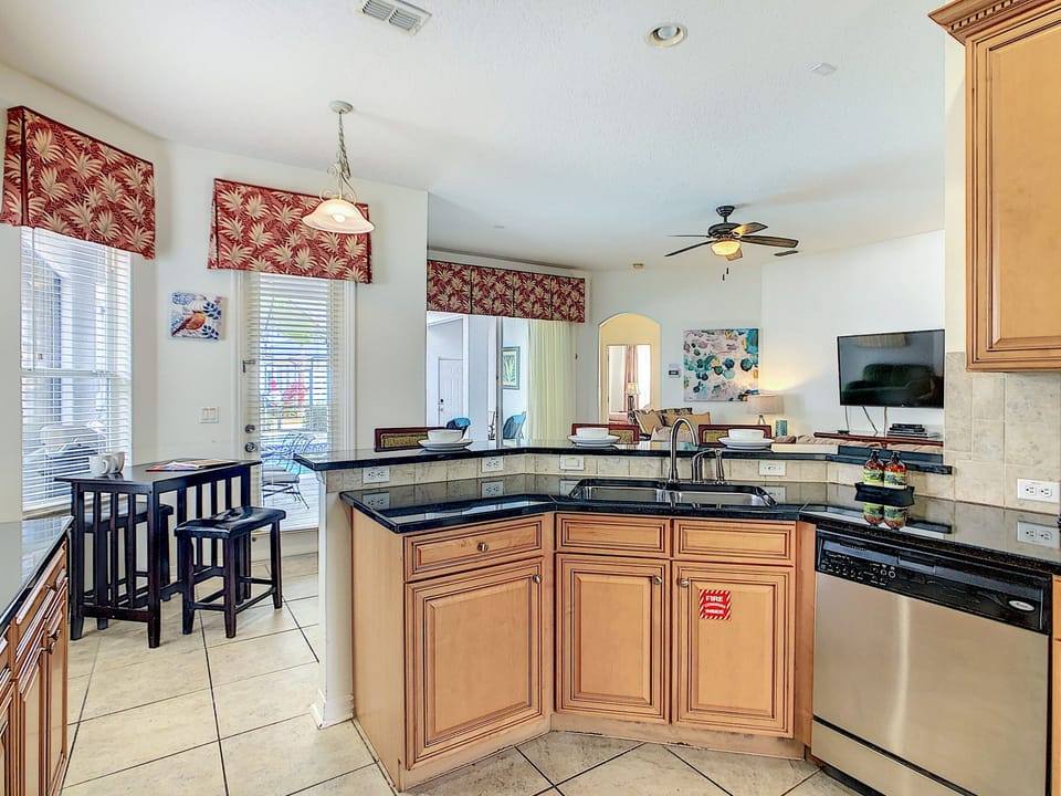 Spacious floor plan - open kitchen area - stainless steel appliances