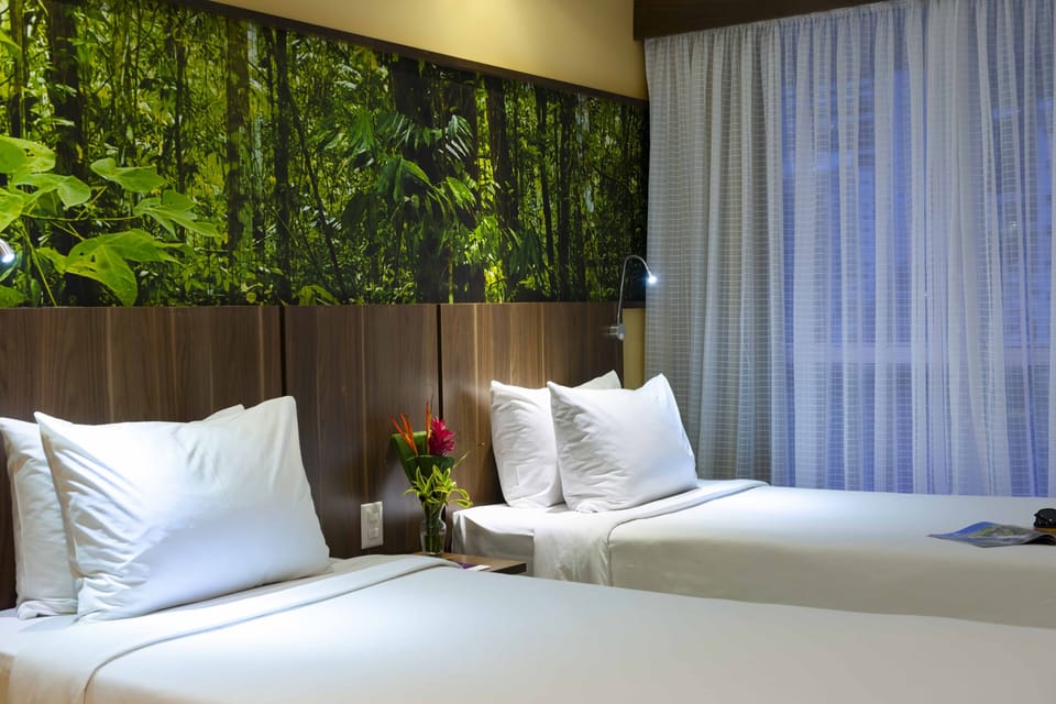 Classic Twin Room, 2 Twin Beds | Minibar, in-room safe, desk, iron/ironing board