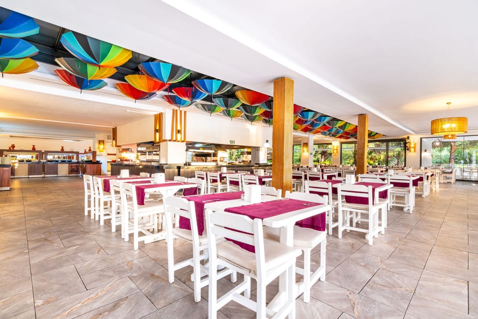 2 restaurants, lunch served