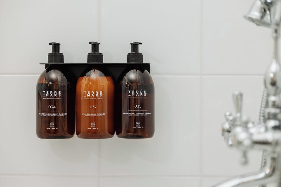 Superior Room | Bathroom | Combined shower/tub, free toiletries, hair dryer, bathrobes