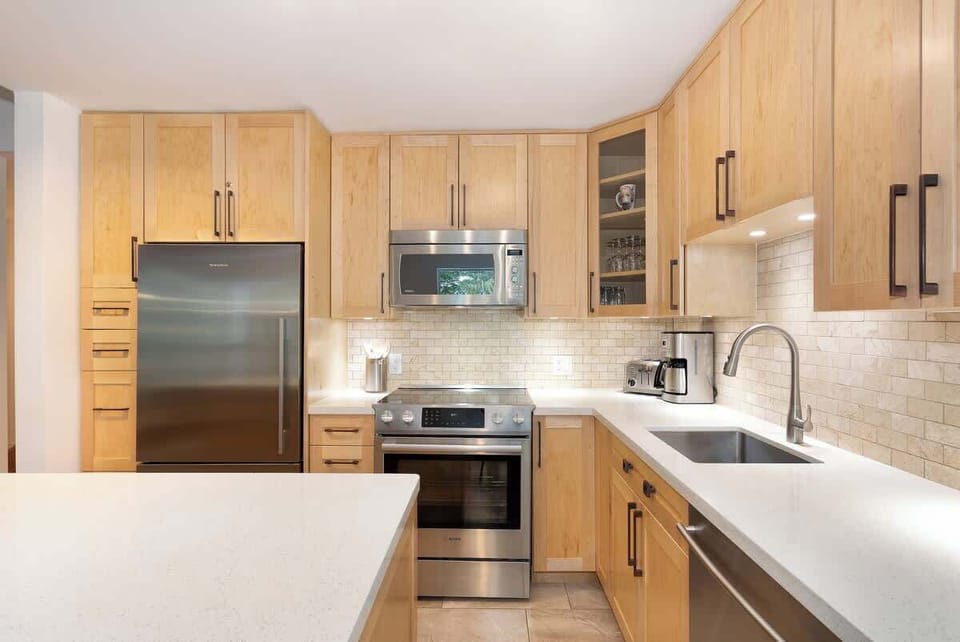 - Modern kitchen with stainless steel appliances and style  
- Elegant Whistler chalet design with bright open layout  
- Ideal cooking space for mountain adventures and retreats  
