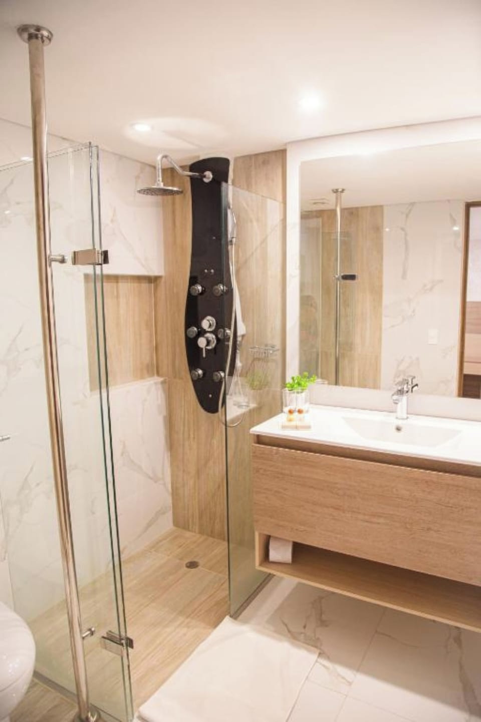 Standard Room | Bathroom | Shower, free toiletries, hair dryer, towels