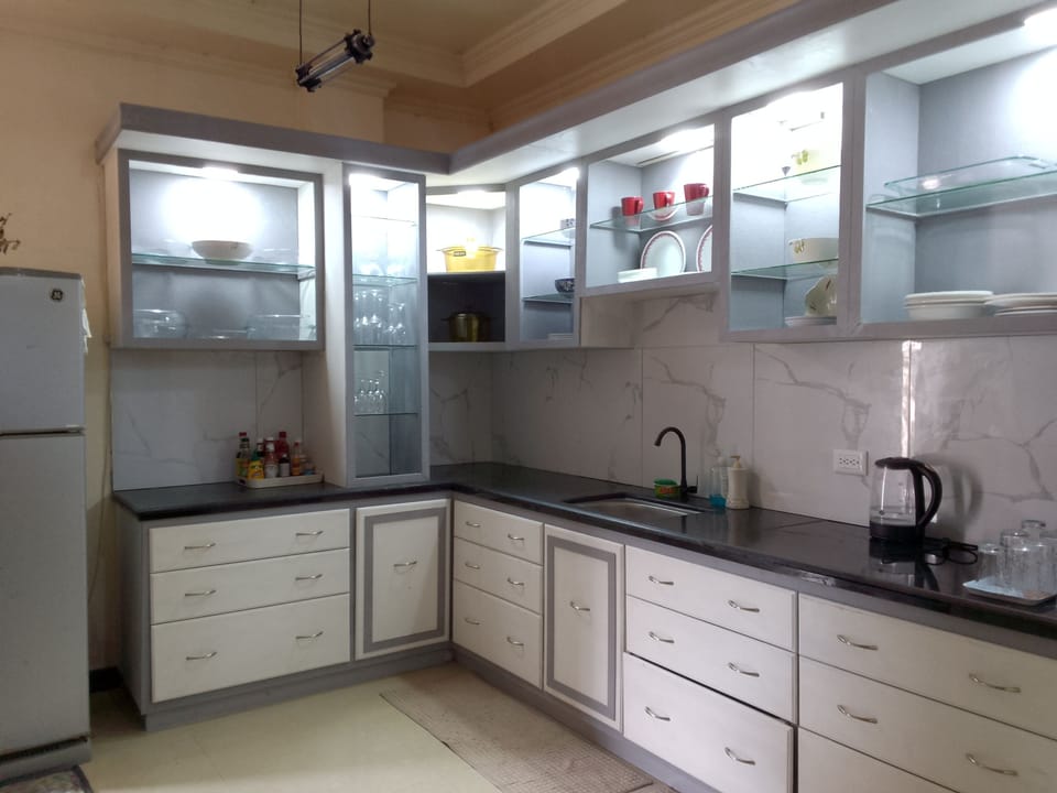 Fridge, oven, stovetop, toaster