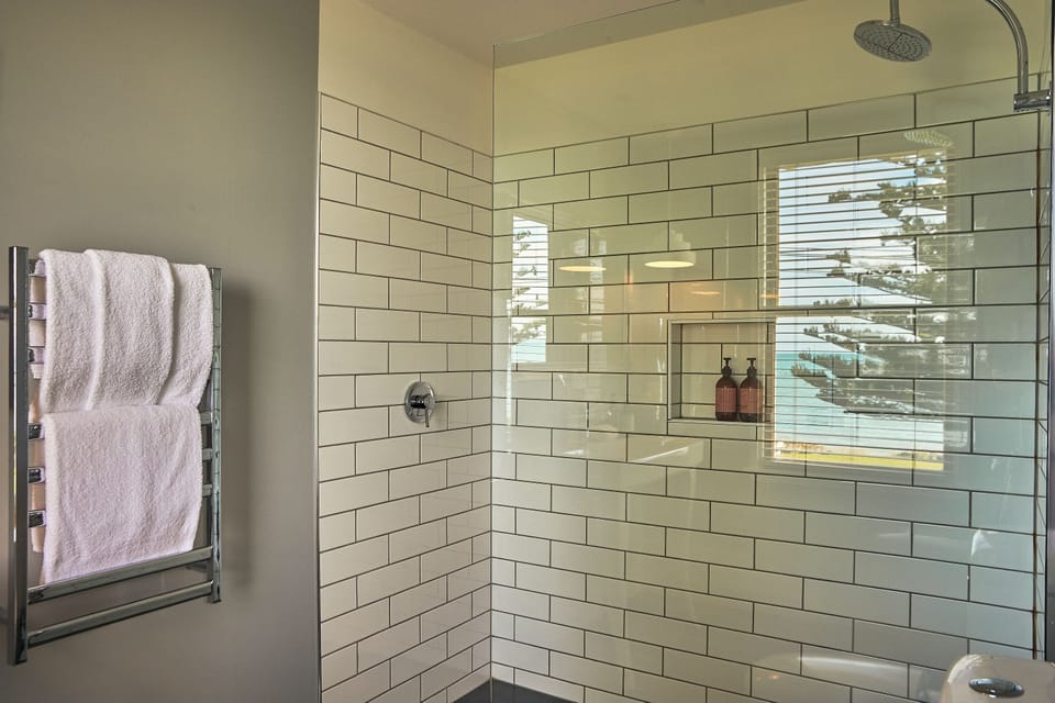 WaterFRONT Balcony | Bathroom | Shower, hydromassage showerhead, designer toiletries, hair dryer