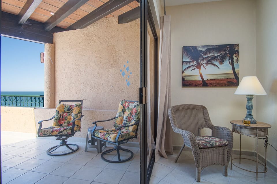 la casita sitting area and patio