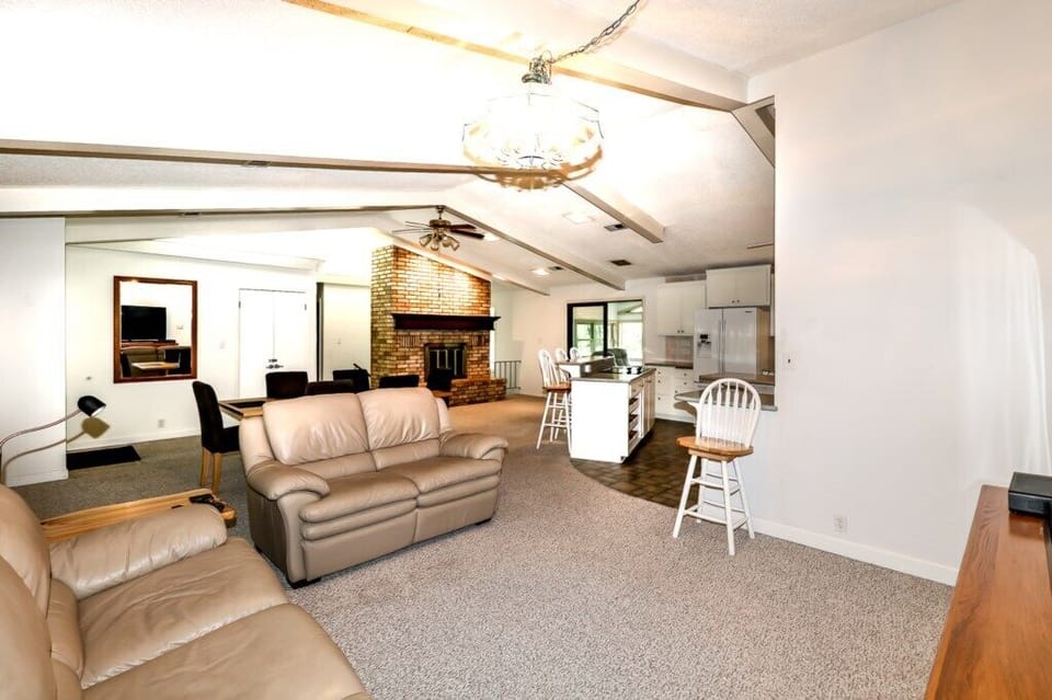 Openlivingroomanddiningarea