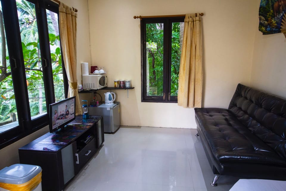 Villa, 1 Bedroom, Non Smoking, Kitchen | Living area | LED TV