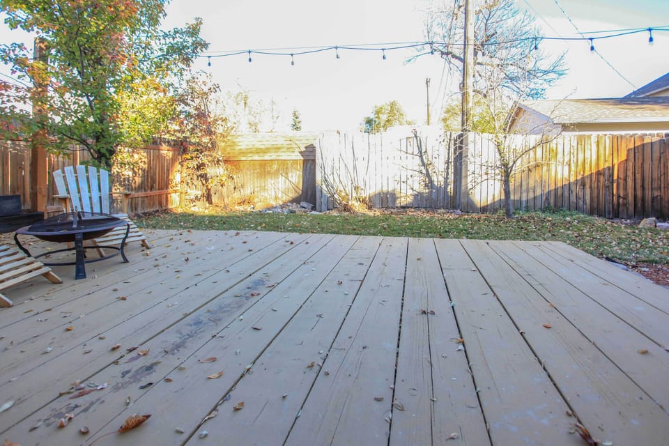 Private Deck & Yard | Fire Pit