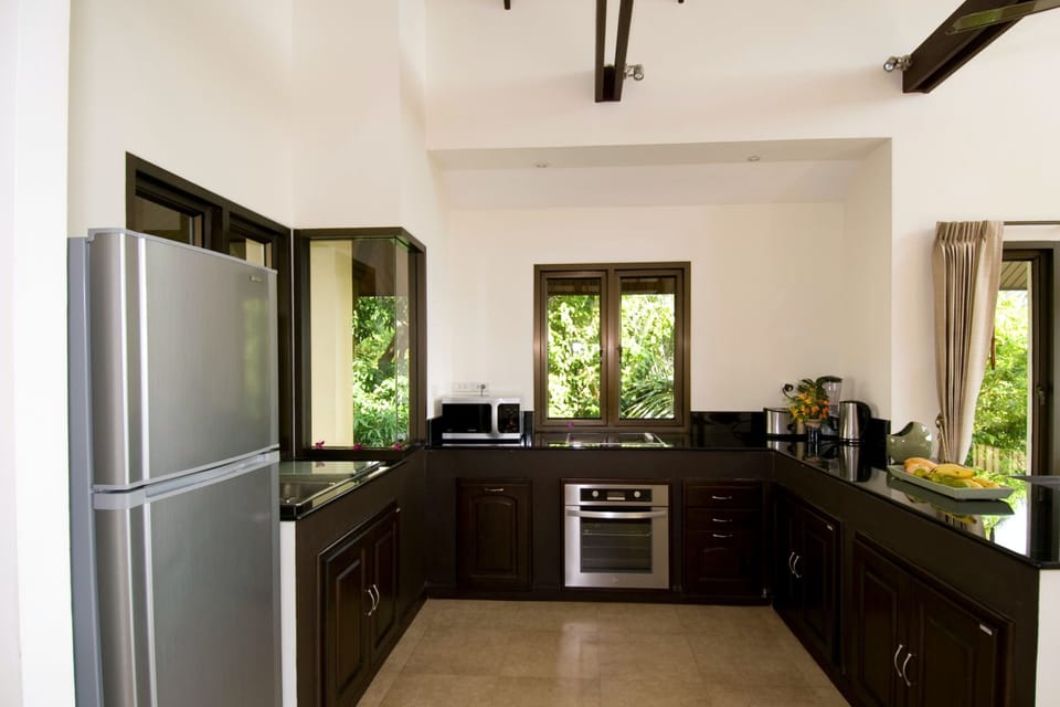 Villa, 3 Bedrooms, Non Smoking, Kitchen | Private kitchen | Full-size fridge, microwave, oven, stovetop