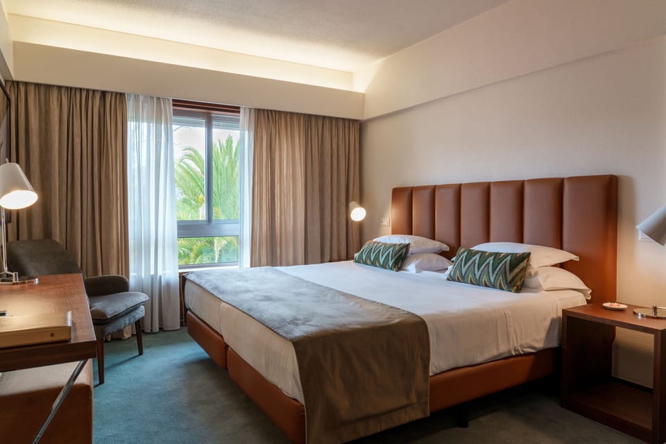 Classic Double Room | Minibar, in-room safe, desk, blackout drapes