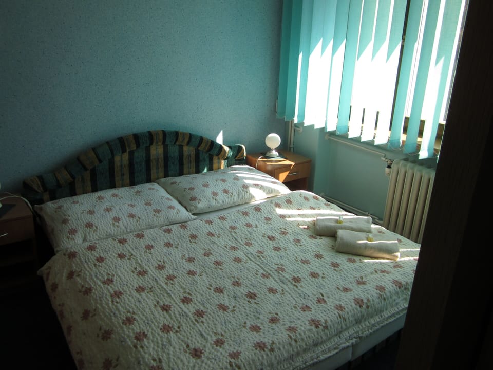 Family Room | Desk, bed sheets