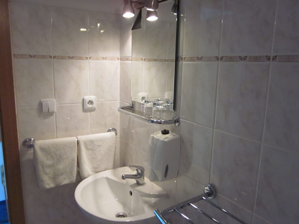 Double Room, Balcony | Bathroom | Shower, rainfall showerhead, free toiletries, towels
