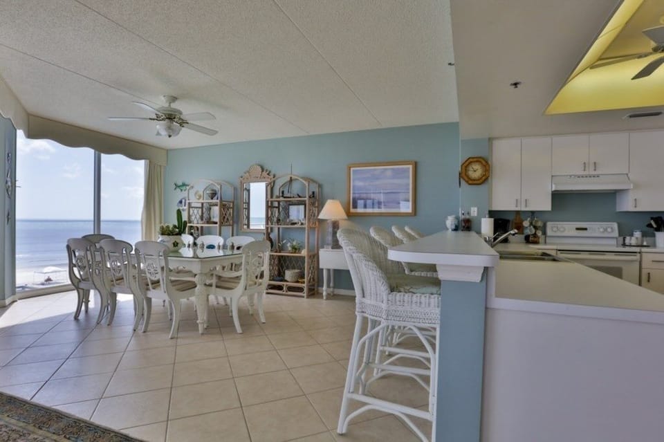 Condo, 3 Bedrooms | Private kitchen | Highchair