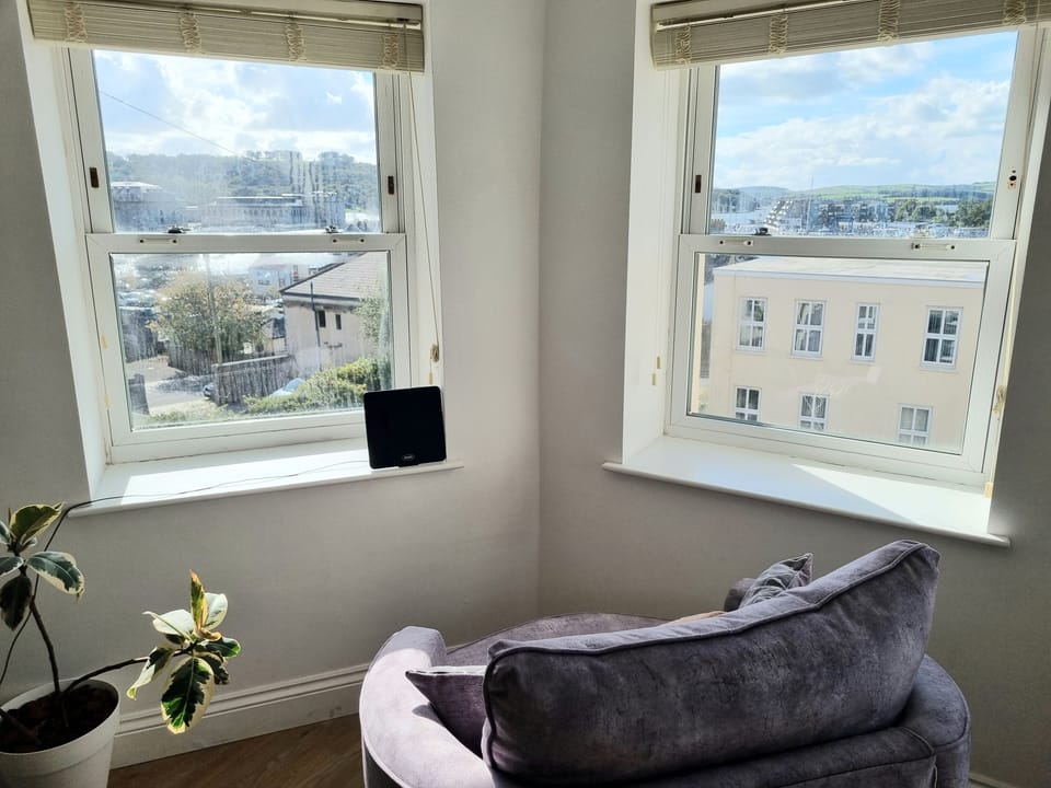 City Apartment, 2 Bedrooms, Non Smoking, River View | Living area | 49-inch Smart TV with digital channels, TV, Netflix