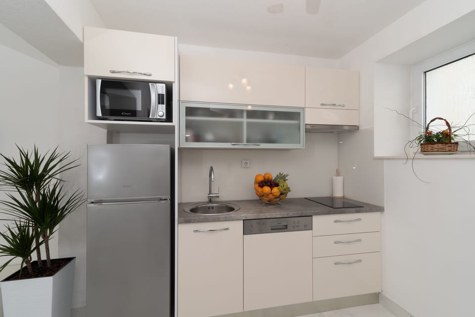 Apartment, 2 Bedrooms, Private Pool | Private kitchen | Full-size fridge, microwave, stovetop, dishwasher
