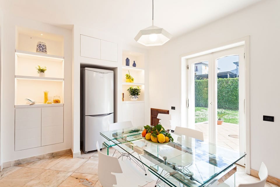 Cottage | Private kitchen | Fridge, microwave, stovetop, dishwasher