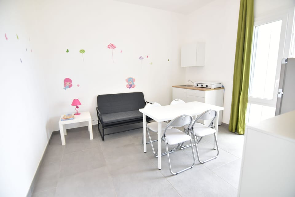Apartment, 2 Bedrooms (Barbara) | Living room | LCD TV