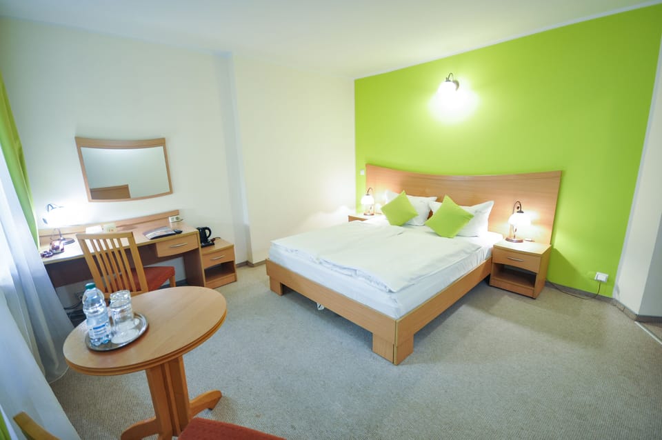 Comfort Triple Room | Desk, laptop workspace, soundproofing, free WiFi