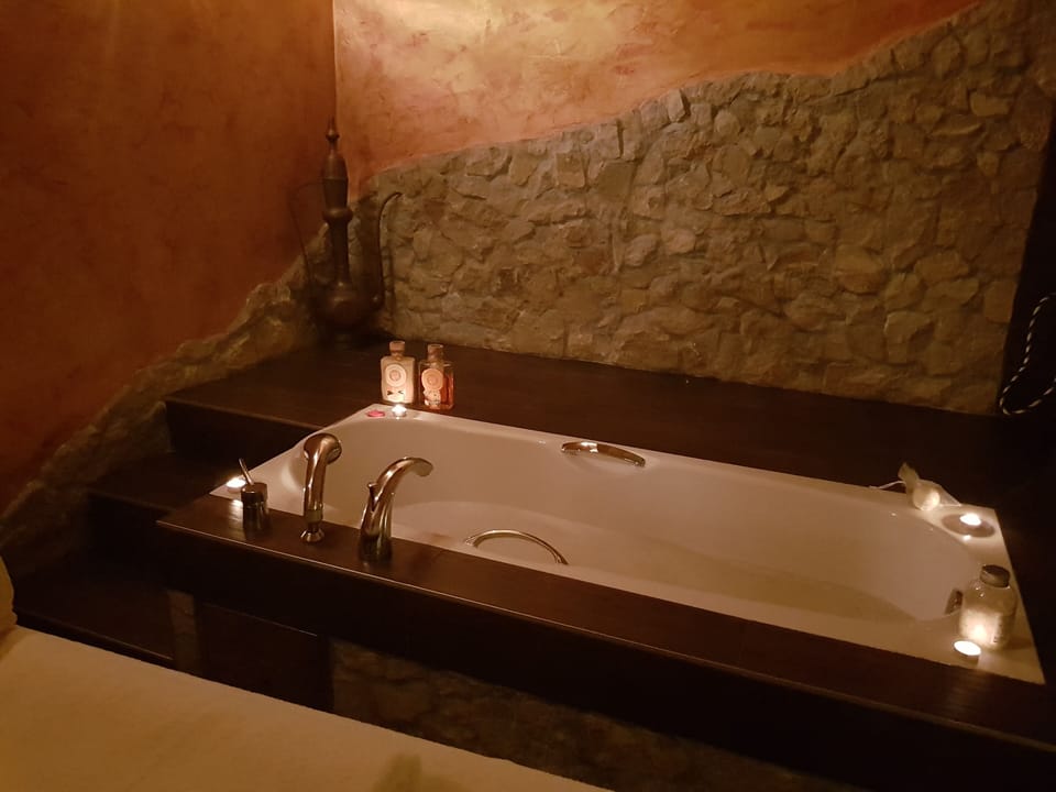 Indoor spa tub