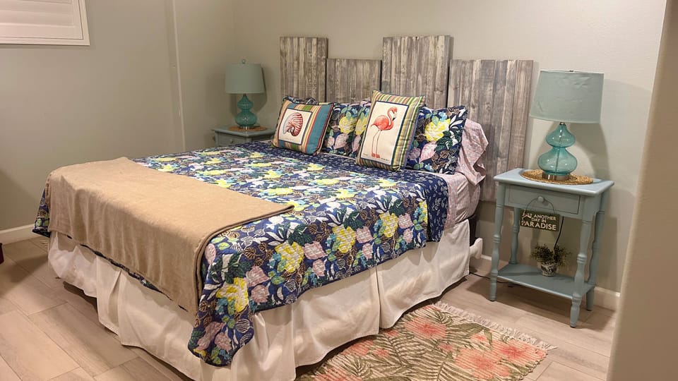 First floor King sized bedroom
Full bath located just outside to left .