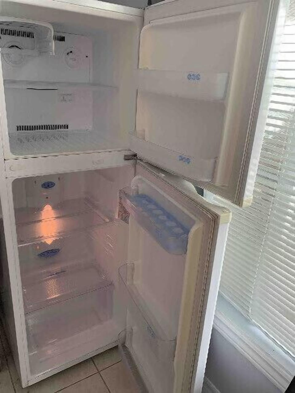 Medium size fridge 20”